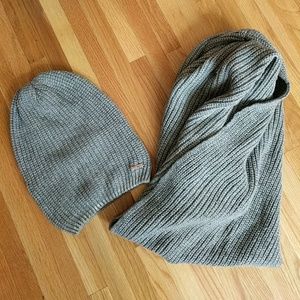 Toms knit hat & scarf set